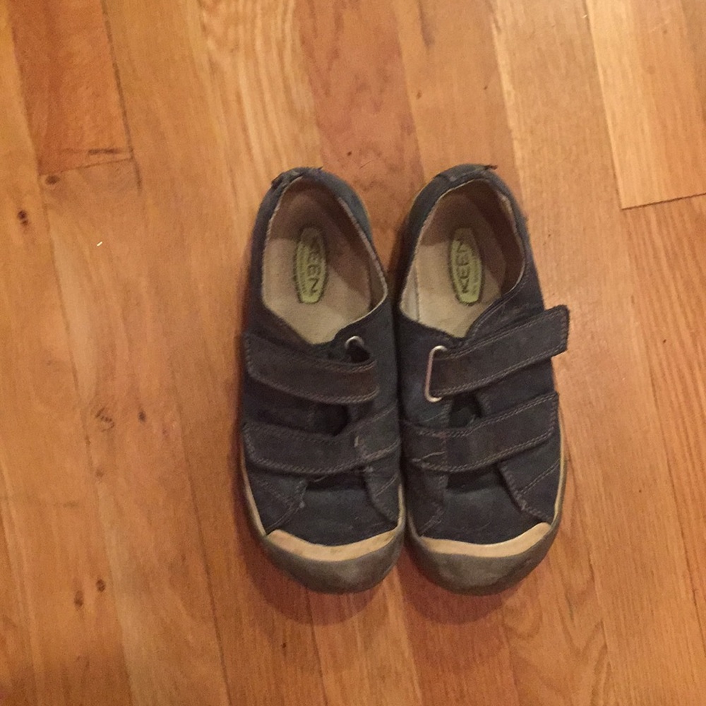 Boys shoes